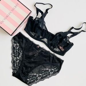 32DD SMALL Victoria’s Secret black bra set